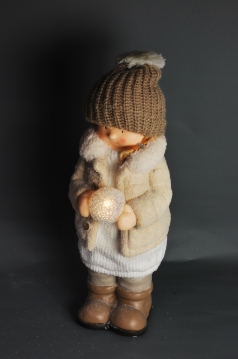 Miniatura: DZIEWCZYNKA ZE ŚWIECĄCĄ KULĄ