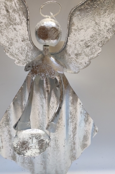 Miniatura: Anioł metalowy